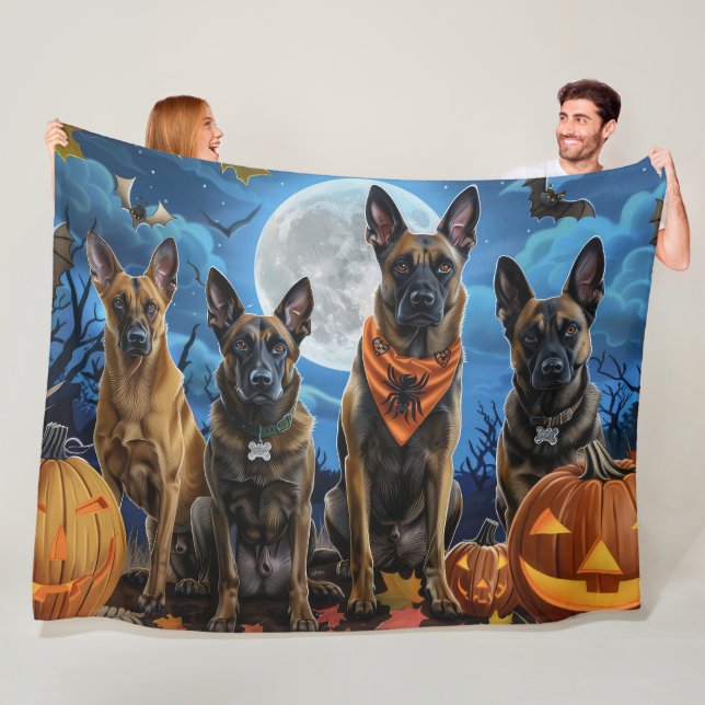 Couverture Polaire Éffrayant belge de Malinoi Halloween (En situation)