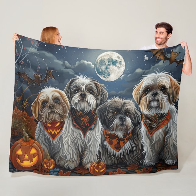 Couverture Polaire Éffrayant d'Halloween Malti Tzu (En situation)