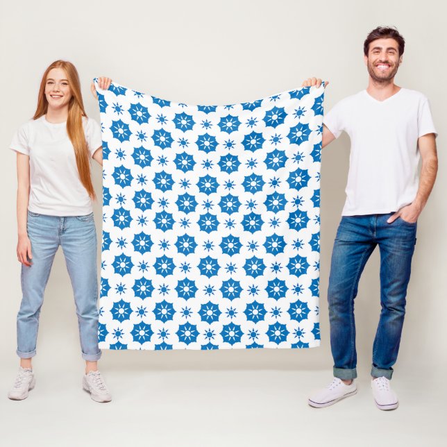 Couverture Polaire Élégant Motif Floral Géométrique Bleu Et Blanc (En situation)