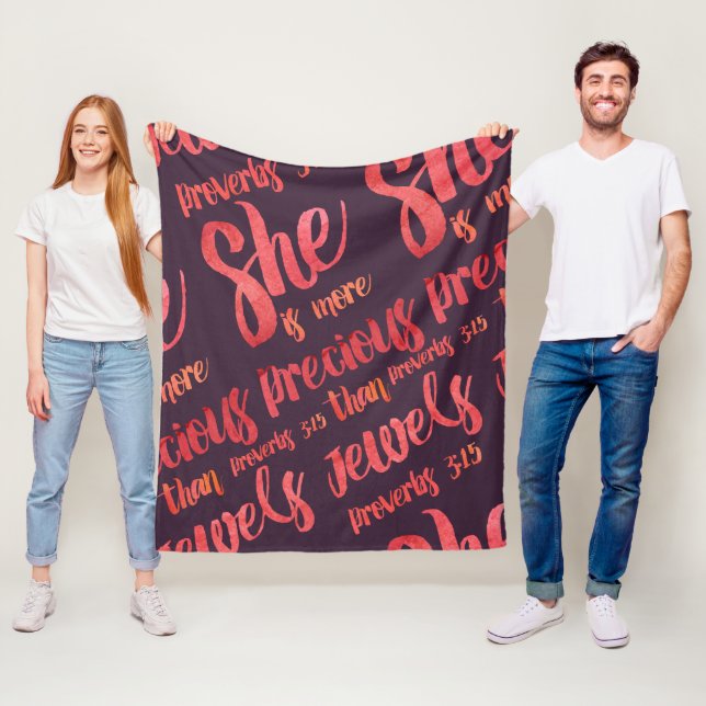 Couverture Polaire Elle est plus précieuse que Bijoux Proverbes 3:15 (En situation)