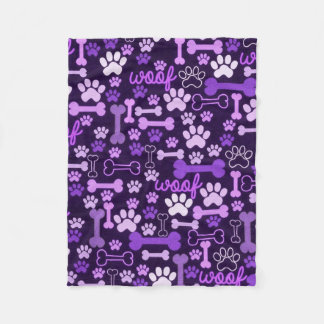 Couverture Polaire Empreintes de pattes et os roses et violets