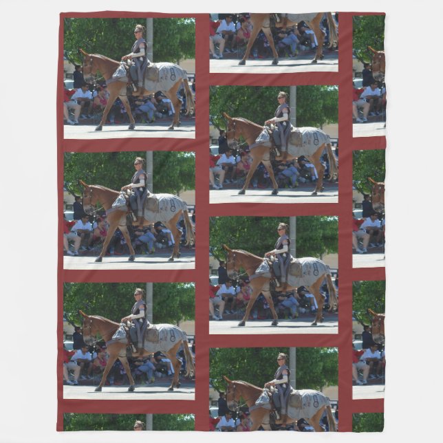 Couverture Polaire Évêque Mule Days Parade de 2018 (Devant)