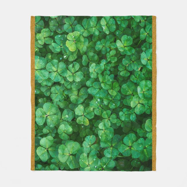 Couverture Polaire Feuilles de trèfle vert avec gouttes d'eau (Devant)