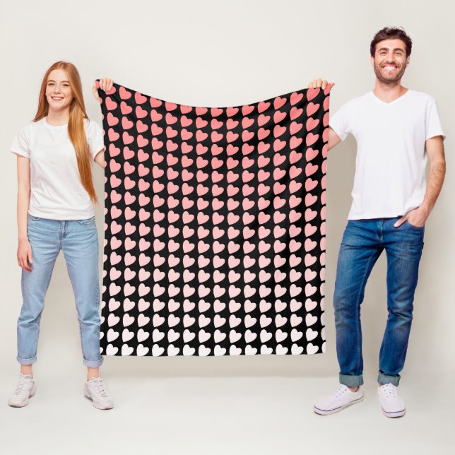 Couverture Polaire Fille Motif de coeur rose et noir (En situation)