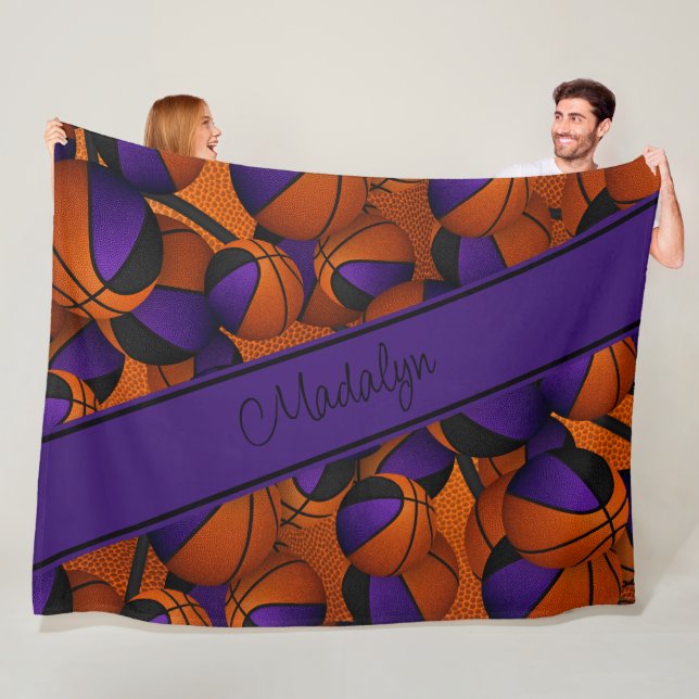Couverture Polaire filles violet noir motif de basket-ball personnali (En situation)