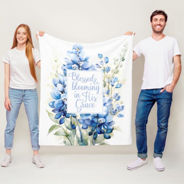 Couverture Polaire Fleece Blanket Bienheureuse et Bleue en fleurs (Blessed and Blooming in His Grace Bluebonnet Christian Easter Fleece Blanket)