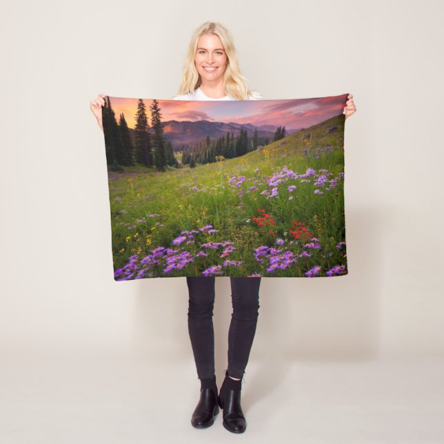 Couverture Polaire Fleurs | Colorado Fleur sauvage violet (En situation)
