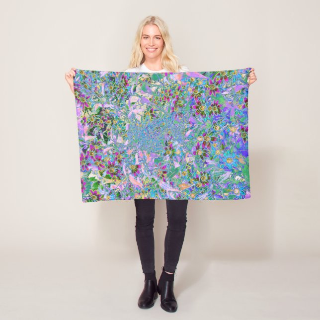 Couverture Polaire Fleurs sauvages rétro violet, vert et bleu sur ros (En situation)