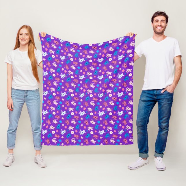 Couverture Polaire Fleurs sur violet (En situation)