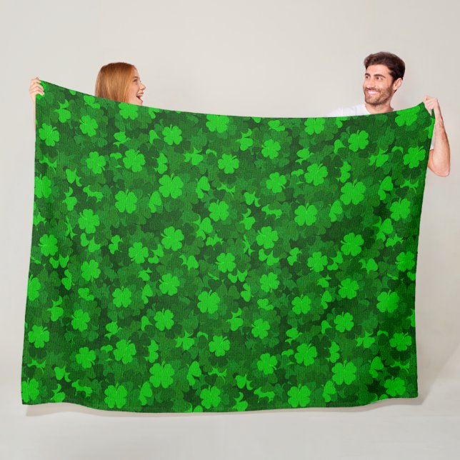 Couverture Polaire Floral de trèfle à quatre feuilles moderne (En situation)