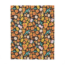 Flore printanière luxuriante et oiseaux sur arrièr