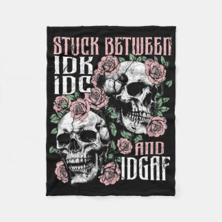 Couverture Polaire Funny Skeleton Stuck Between Idk Idc Idgaf Hallowe