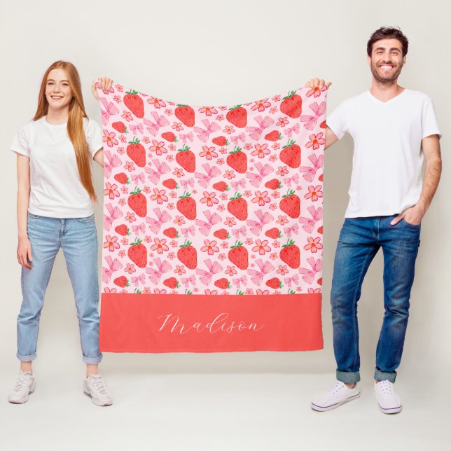 Couverture Polaire Girly Pink Coquette Bow Strawberry Custom Name (En situation)