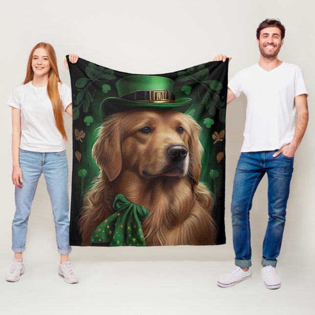 Couverture Polaire Golden Retriever Dog in St. Patrick's Day (En situation)