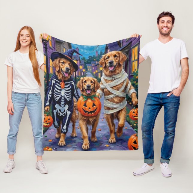 Couverture Polaire Golden Retriever Halloween ou Trick-or-Treating (En situation)