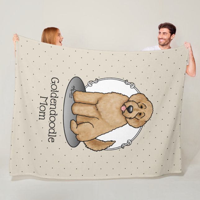 Couverture Polaire Goldendoodle Mom Doodle Mom (rouge doré) (En situation)