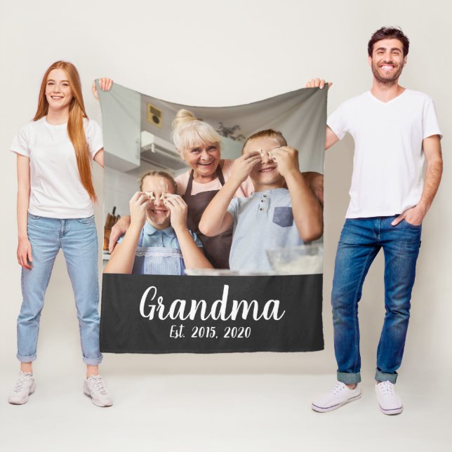 Couverture Polaire Grandma Established White Script Photo (En situation)