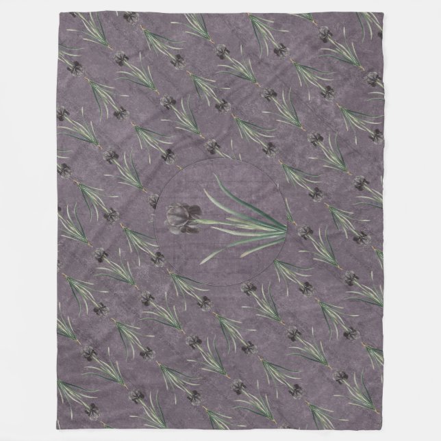 Couverture Polaire Iris noir sur une tapisserie antique (Devant)
