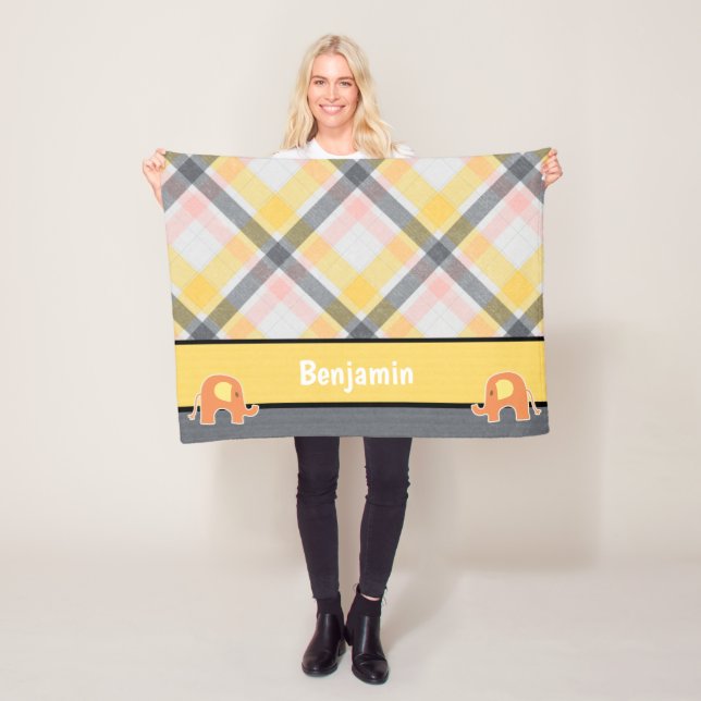 Couverture polaire jaune et gris bébé éléphant (En situation)