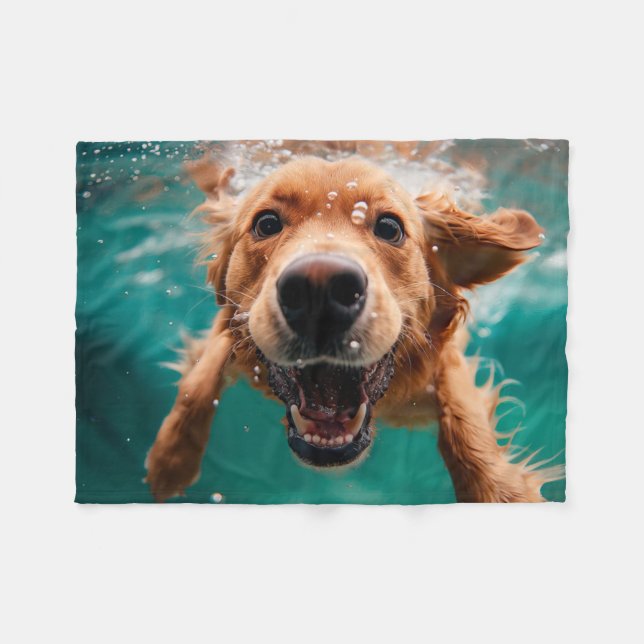 Couverture Polaire Joyeux Golden Retriever nager sous l'eau (Devant (Horizontal))