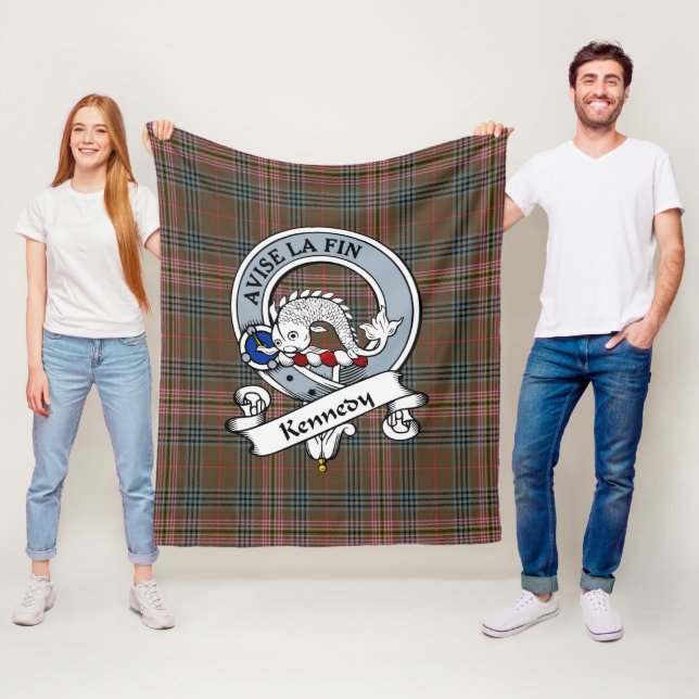 Couverture Polaire Kennedy Patiné Clan Badge Tartan Plaid (En situation)