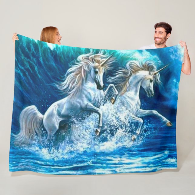 Couverture Polaire La licorne magique d'océan ondule le satin (En situation)