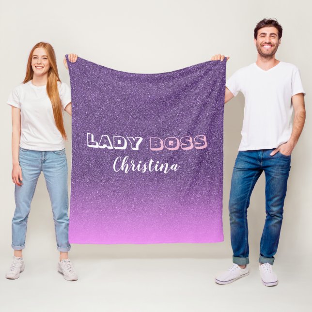 Couverture Polaire Lady Boss sur nom de parties scintillant rose viol (En situation)