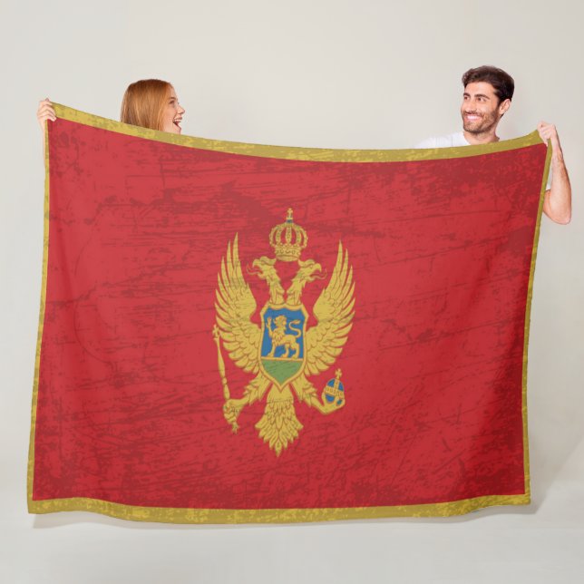 Couverture Polaire Le drapeau monténégrin - Une tapisserie du Monténé (En situation)