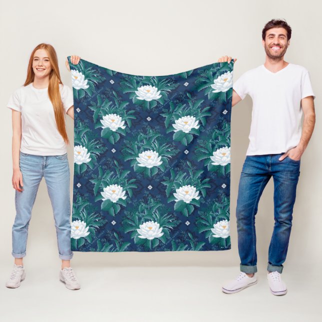 Couverture Polaire Le Motif blanc Lotus Midnight Lotus (En situation)