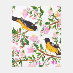 Couverture Polaire Le motif est avec des oiseaux et des fleurs. Il es
