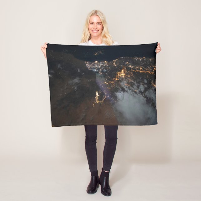 Couverture Polaire Les Lumières De La Ville De Jazan Et De Ses Banlie (En situation)