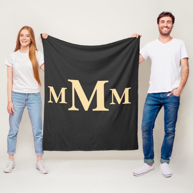 Couverture Polaire Lettre personnalisée "M" Modèle Monogramme (En situation)