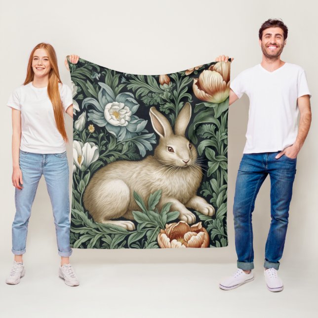 Couverture Polaire Lièvre et fleurs dans le jardin de style Art nouve (En situation)