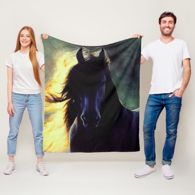 Couverture Polaire Lueur frisonne, cheval frison, étalon noir/jument (En situation)