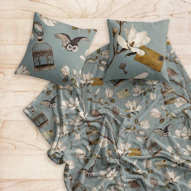 Couverture Polaire Magnolia Grove with Owls in Duck egg blue (Créateur téléchargé)