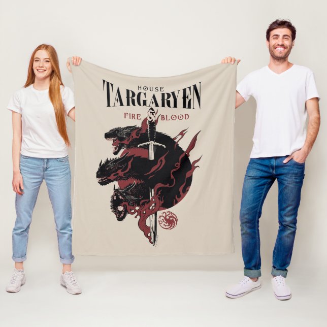 Couverture Polaire Maison Targaryen - Feu et Sang (En situation)