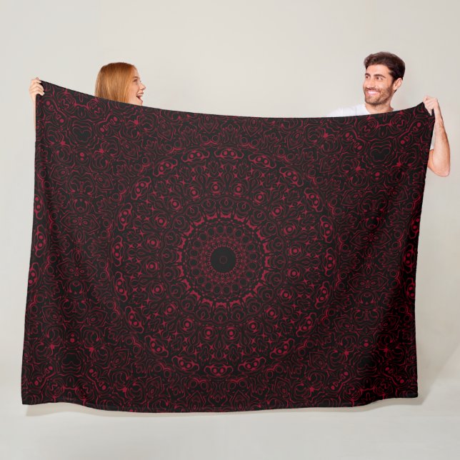 Couverture Polaire Mandala rouge Bourgogne avec symétrie ornementale (En situation)