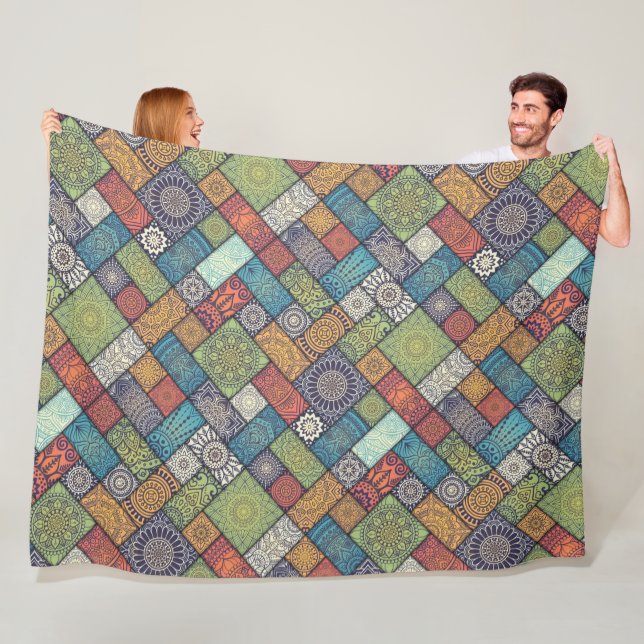 Couverture Polaire Mandalas carré rectangles de couleurs muettes moti (En situation)