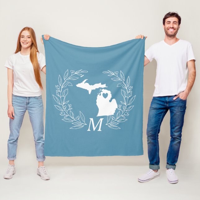 Couverture Polaire Michigan State map wreath feuille monogramme (En situation)