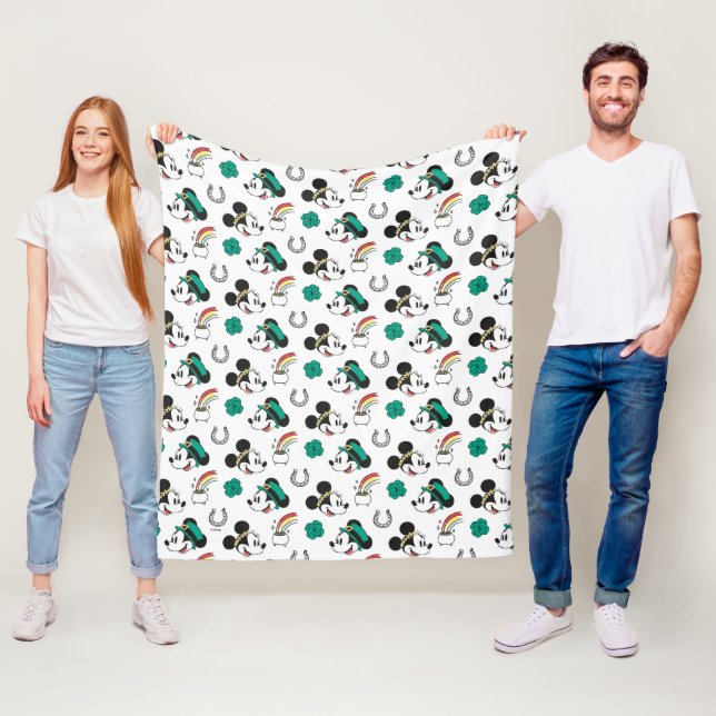 Couverture Polaire Mickey et Minnie| Motif de la Saint-Patrick (En situation)