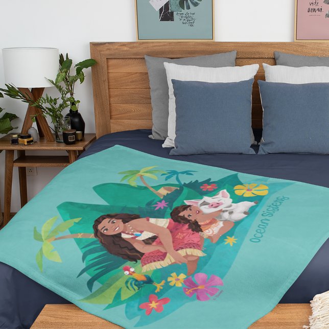 Couverture Polaire Moana et Simea Ocean Sisters (Blanket on bed)