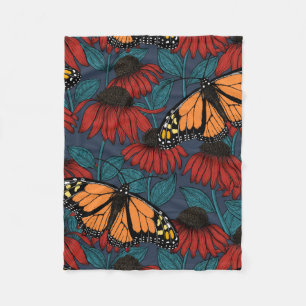 Couverture Polaire Monarch butterfly on red coneflowers