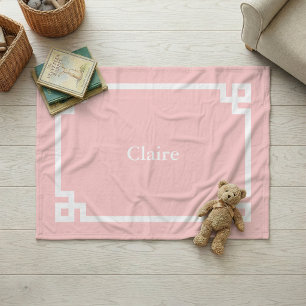 Couverture Polaire Monogramme à clé grecque rose et blanc pétale