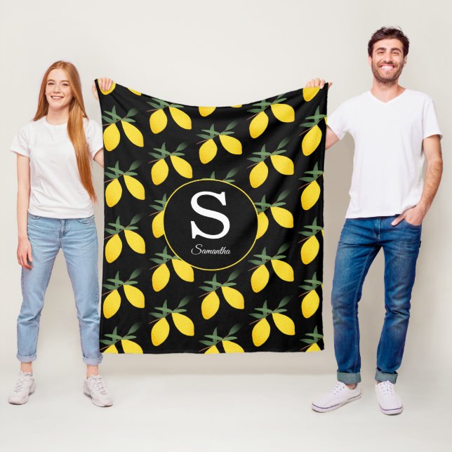 Couverture Polaire Monogramme citron (En situation)
