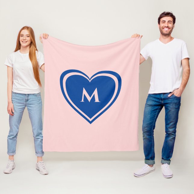 Couverture Polaire Monogramme de coeur rose tendance Valentine's (En situation)