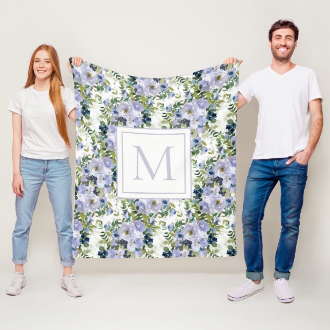 Couverture Polaire Monogramme floral de couleur bleu foncé de la mari (En situation)