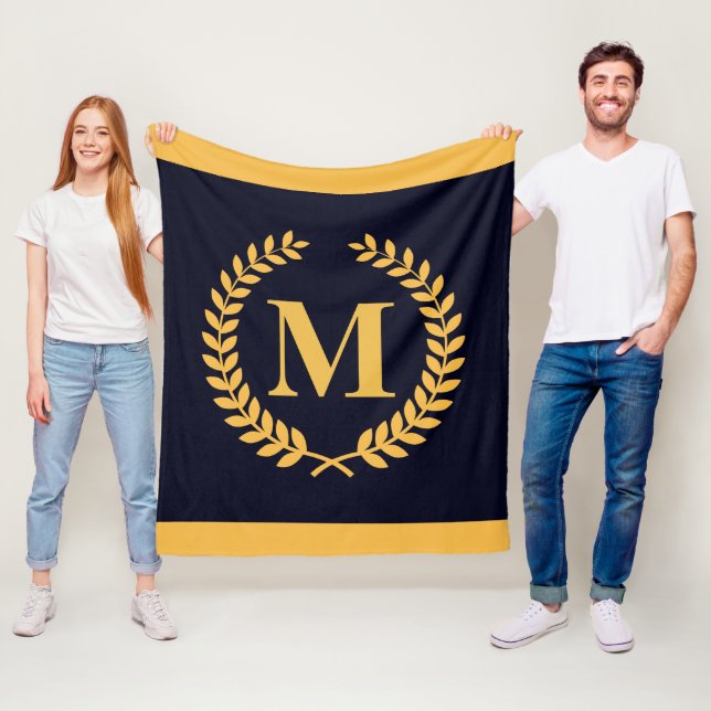 Couverture Polaire Monogramme Golden Laurel Wreath (En situation)