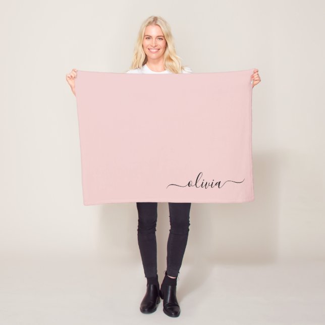 Couverture Polaire Monogramme rose pâle Nom moderne (En situation)