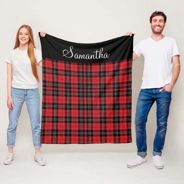Couverture Polaire Monogramme Rouge Noir Blanc Tartan Buffalo Plaid (En situation)