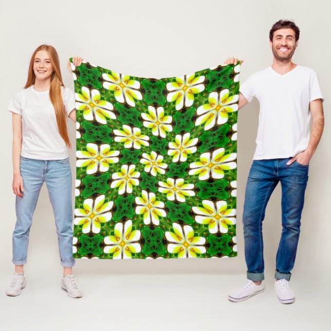 Couverture Polaire Motif frangipanier jaune (En situation)